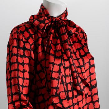 KNYTBLUS, Yves Saint Laurent.