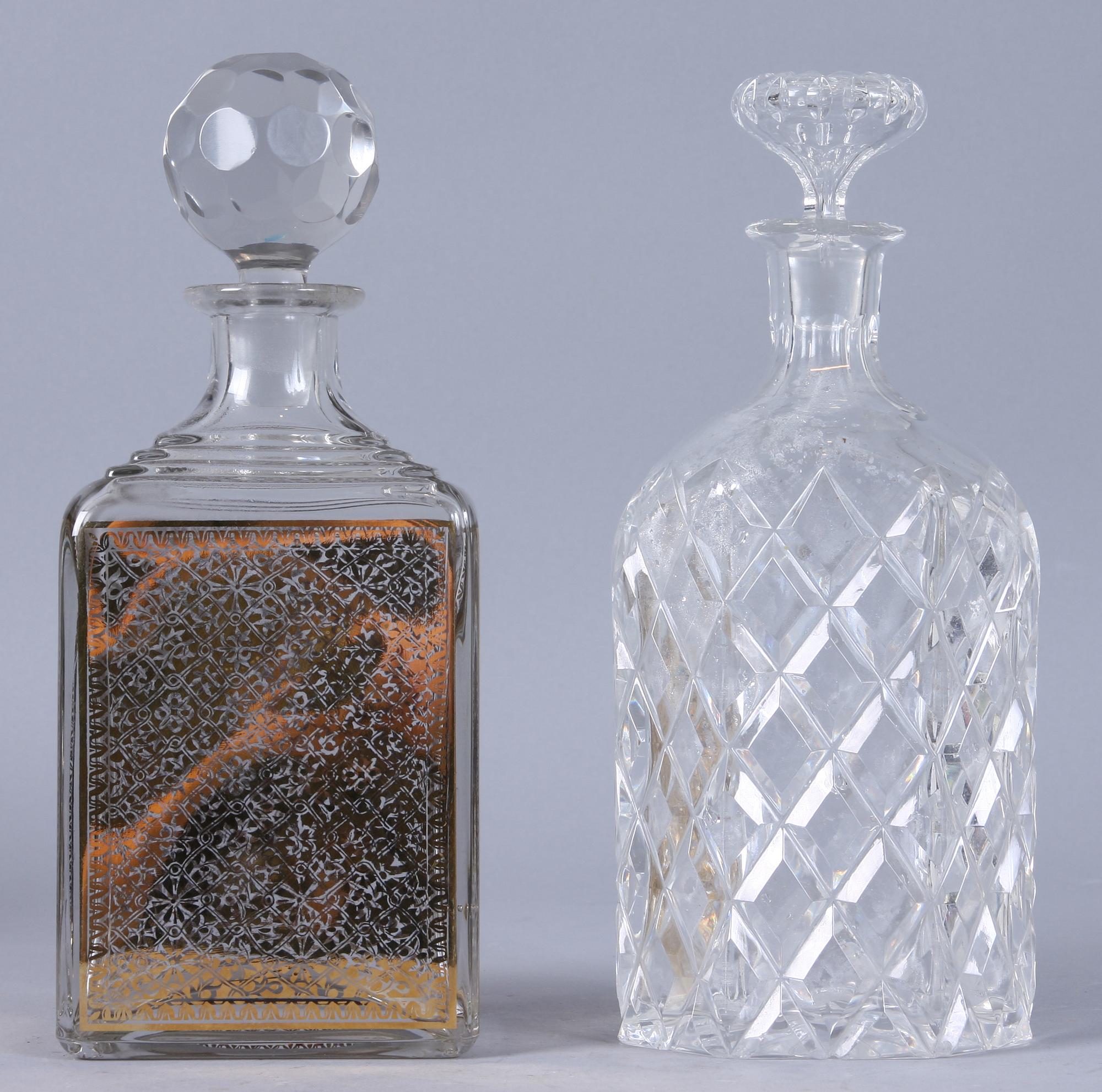 KARAFFER, 4 st samt VAS, glas, 1900-tal.