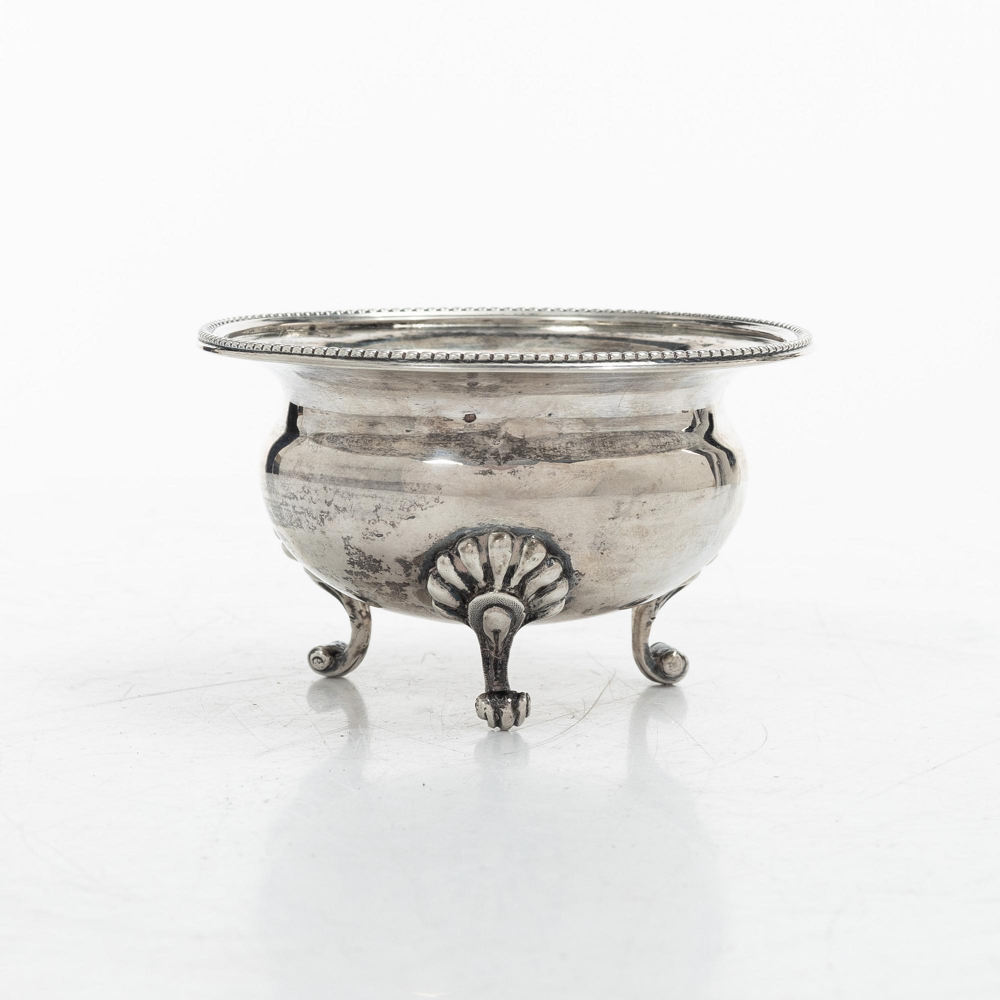 Skål, silver, S:t Petersburg 1863, kontrollmästarstämplad Edouard Fedorovich Brandenburg.