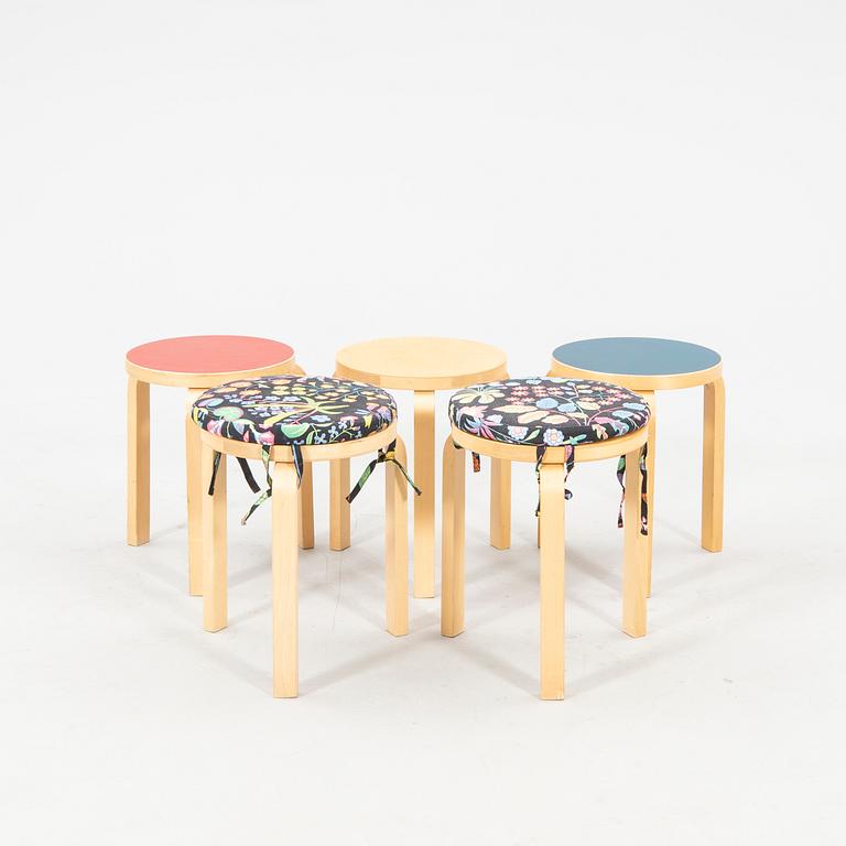 Alvar Aalto, pallar 5 st modell 60, Artek Finland 1900-talet senare del.