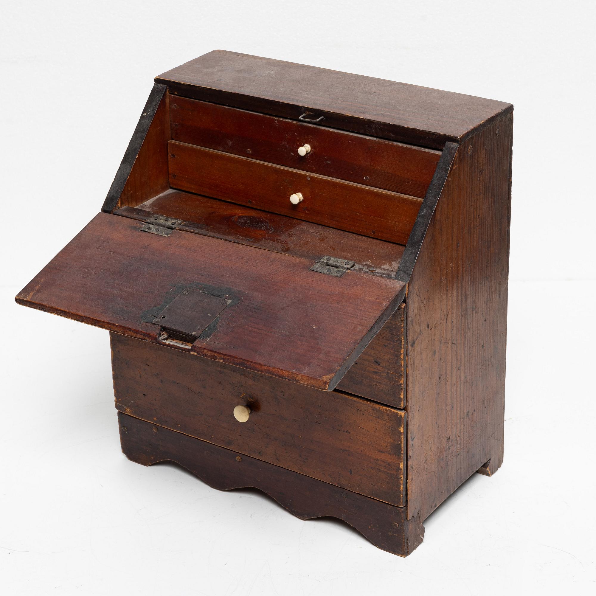 Miniature secretary, Around the year 1900.