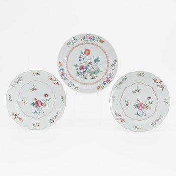 A pair of famille rose plates and a famille rose serving dish, Qing dynasty, Qianlong (1736-95).