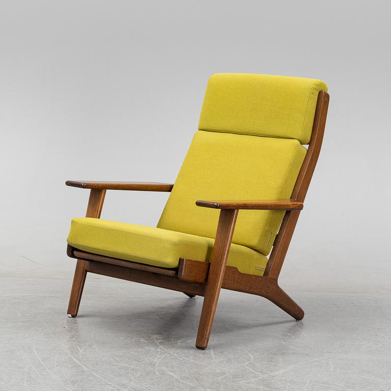 A GE-290A lounge chair by Hans J Wegner, for Getama, designed 1953.