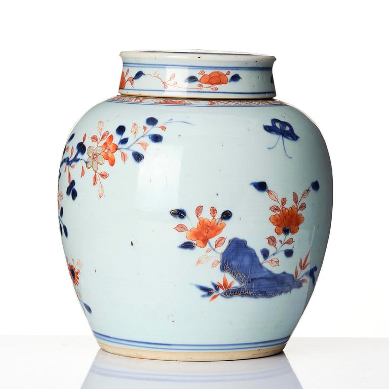 Kruka med lock, porslin. Qingdynastin, Kangxi (1662-1722).
