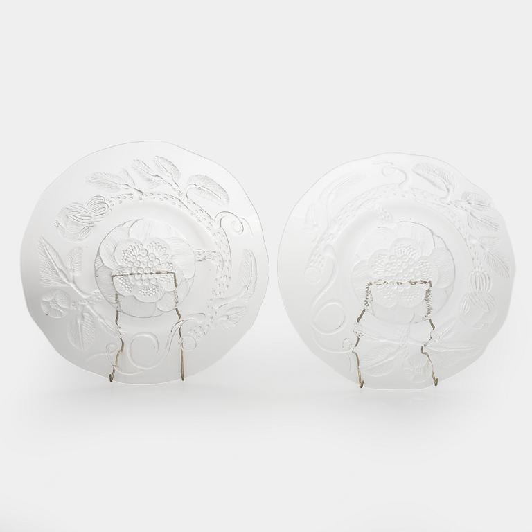 Oiva Toikka, lautasia 22 kpl  ja tarjoiluvateja 2 kpl "Pioni" Nuutajärvi, 1900-luvun loppu.