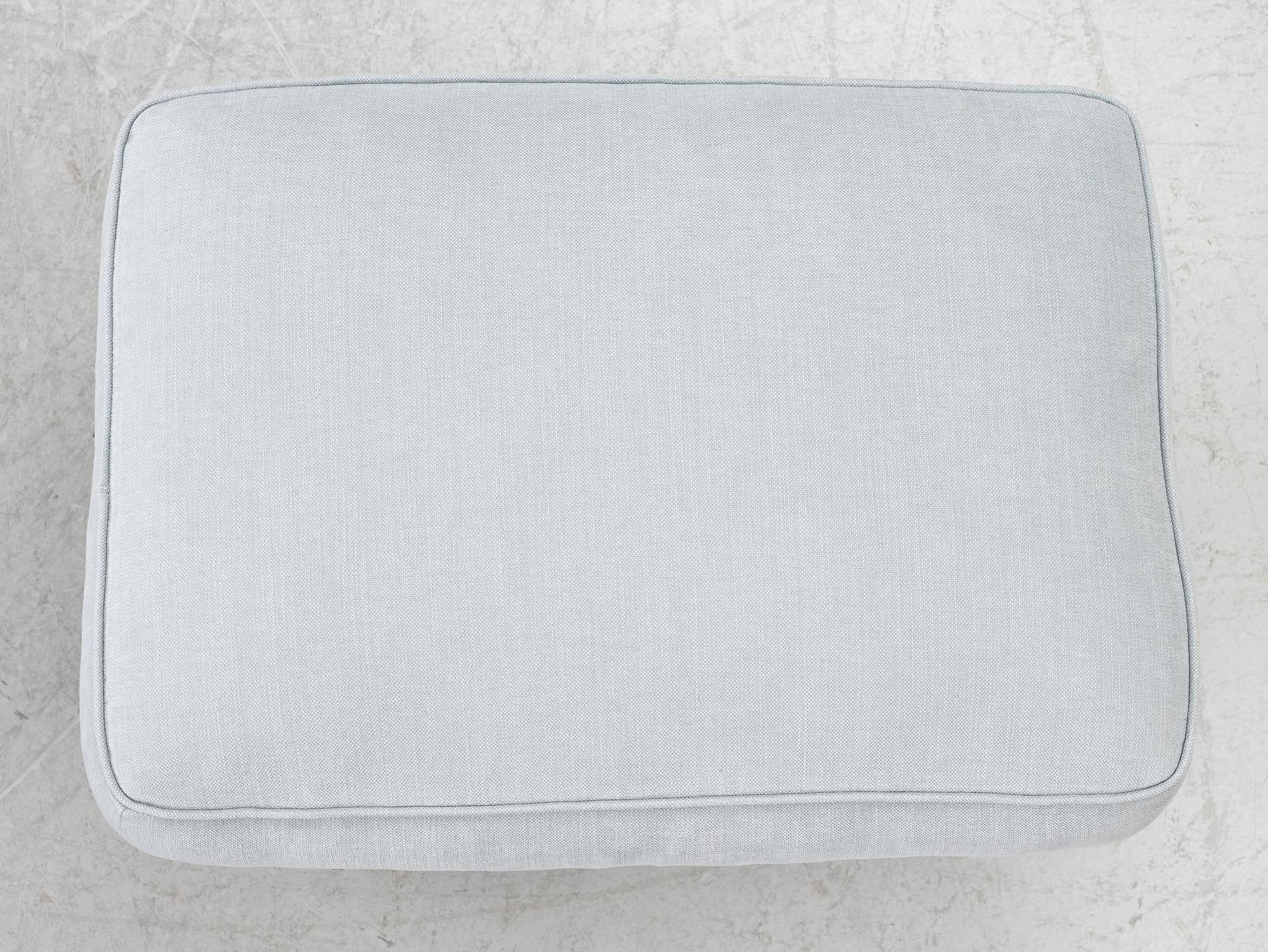 Fåtölj med fotpall, Howard-modell, Jio Möbler, 2010/2020-tal.