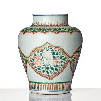 A wucai jar, Transition, 17th century.