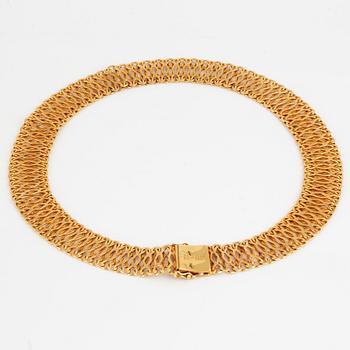 18K gold necklace.