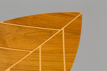 TAPIO ANTTILA, a 'Kuvio Leaf' wood dish, for Showroom Finland. Model designed in 2007.