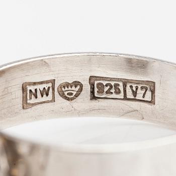 Liisa Vitali, ring, "Nyckelpiga" (Leppäkerttu),  sterlingsilver, Westerback, Helsingfors 1974.