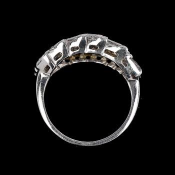 RING, 18k vitguld med diamanter, tot ca 1.15 ct.