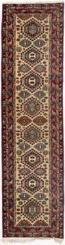 Gallry carpet, ca 310 x 83 cm.