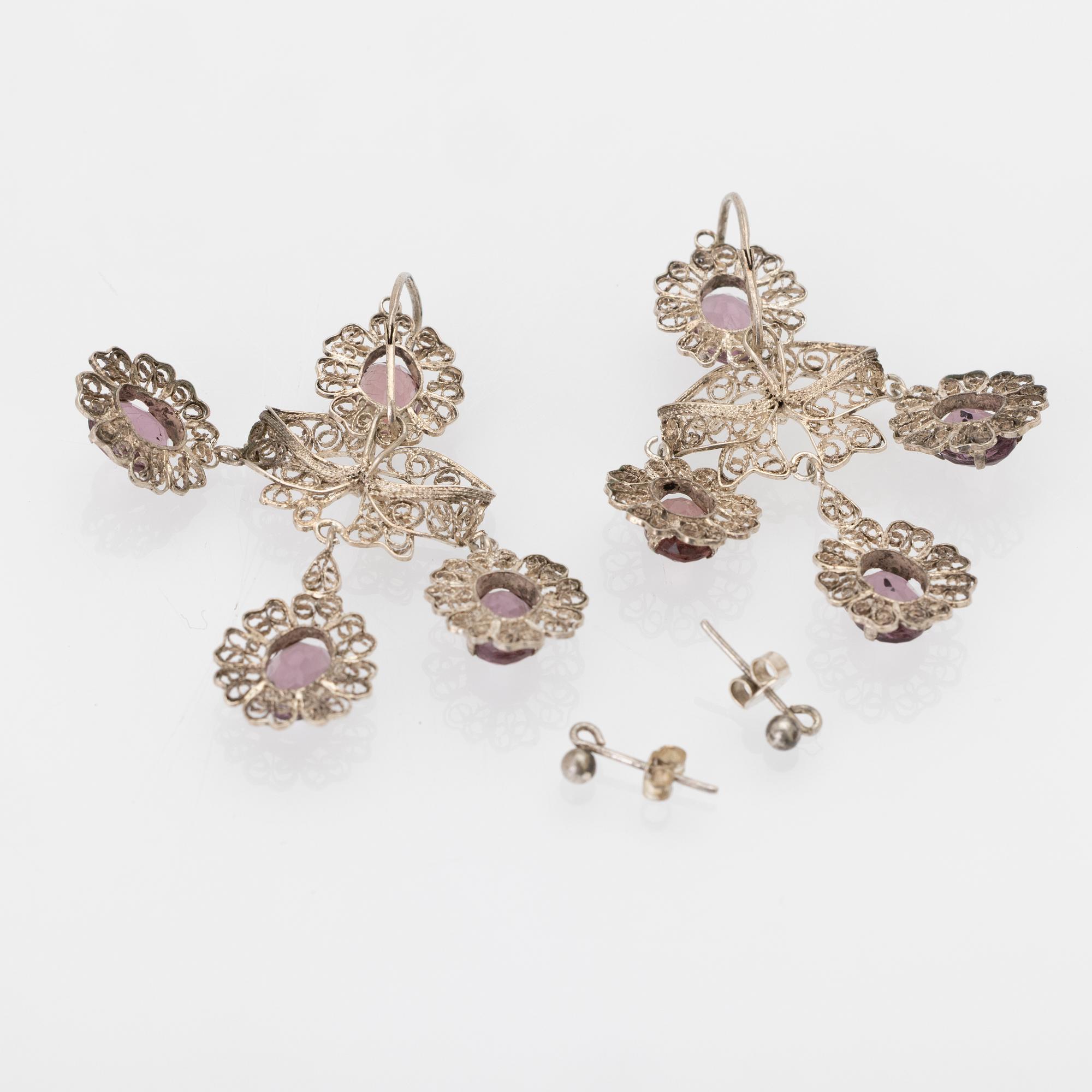 Earrings, three-part, filigree work in silver and glass.