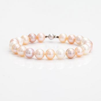 A cultured pearl bracelet with a sterling silver lock.