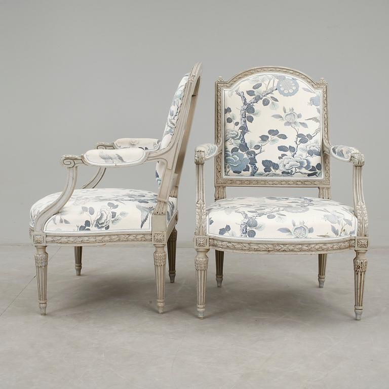 KARMSTOLAR, ett par, Louis XVI-stil, sent 1800-tal.
