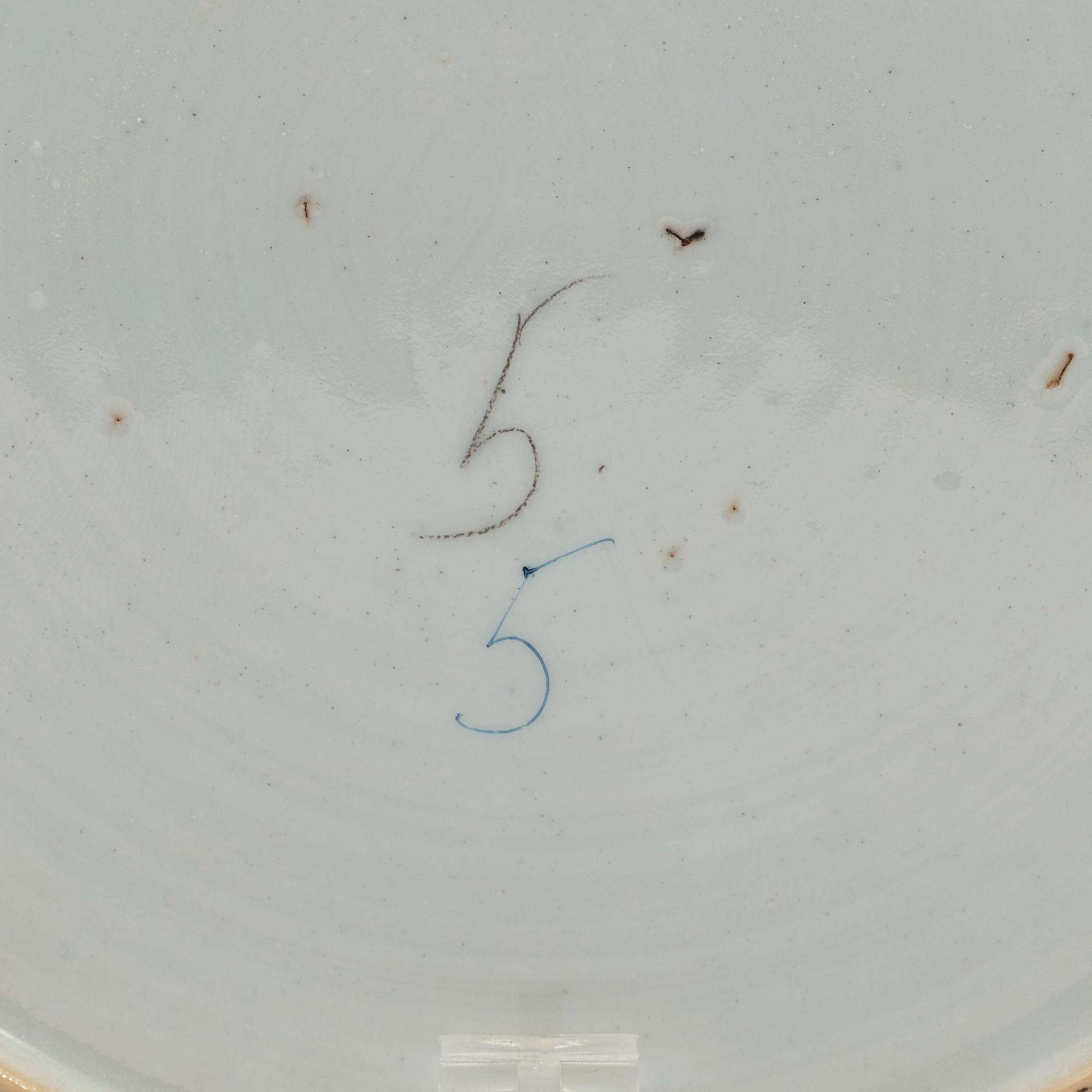 An export porcelain 'Pompadour' armorial plate, Qing Dynasty, circa 1745.