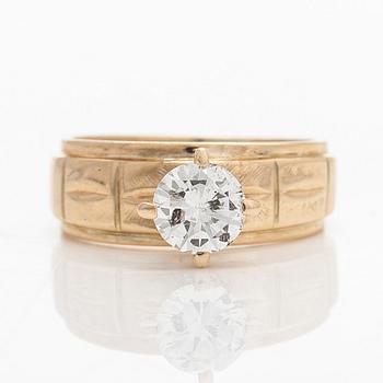 Ring, 14K guld, med en briljantslipad diamant.