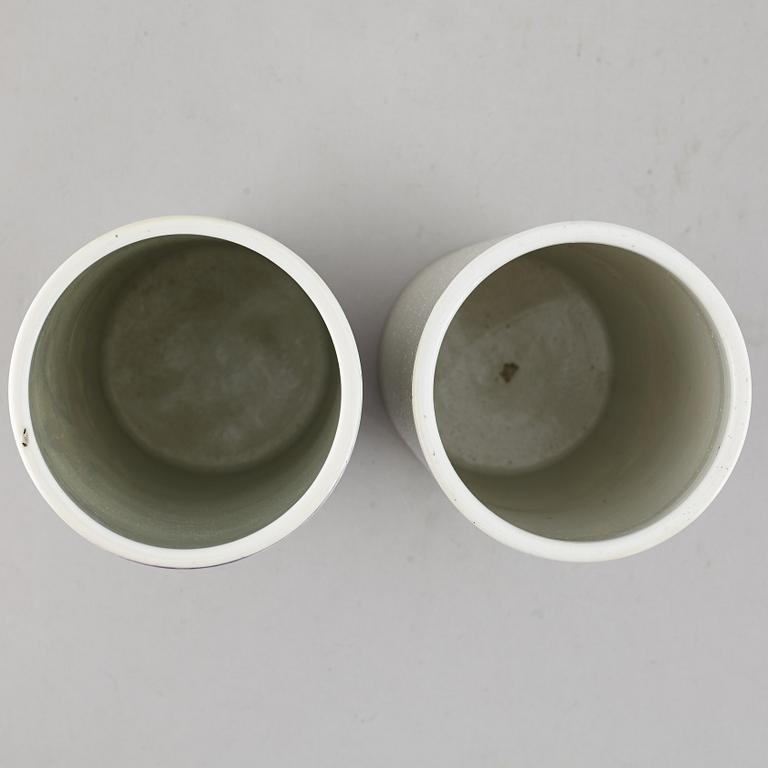 Two Chinese famille rose hat stands, 20th century.