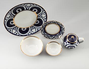 TESERVIS, 9 delar, porslin, Ryssland,1900-talets andra hälft.