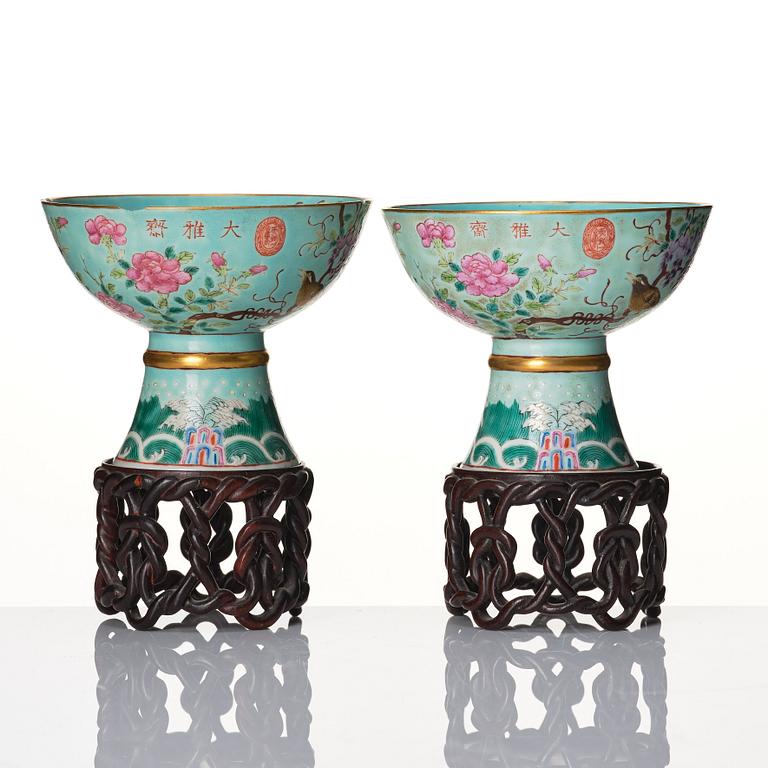 Stemcups, ett par, porslin. Kina, Dayazhai, sen Qingdynasti.