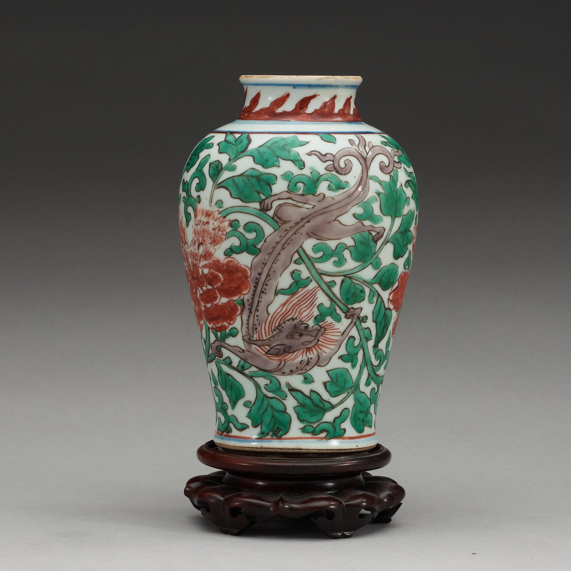 A Transitional wucai vase, 17th Century.