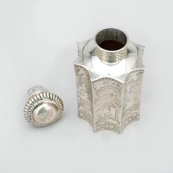 TEDOSA/FLASKA, silver, svensk importstämpel, troligen sent 1800-tal. Vikt ca 100 gram.