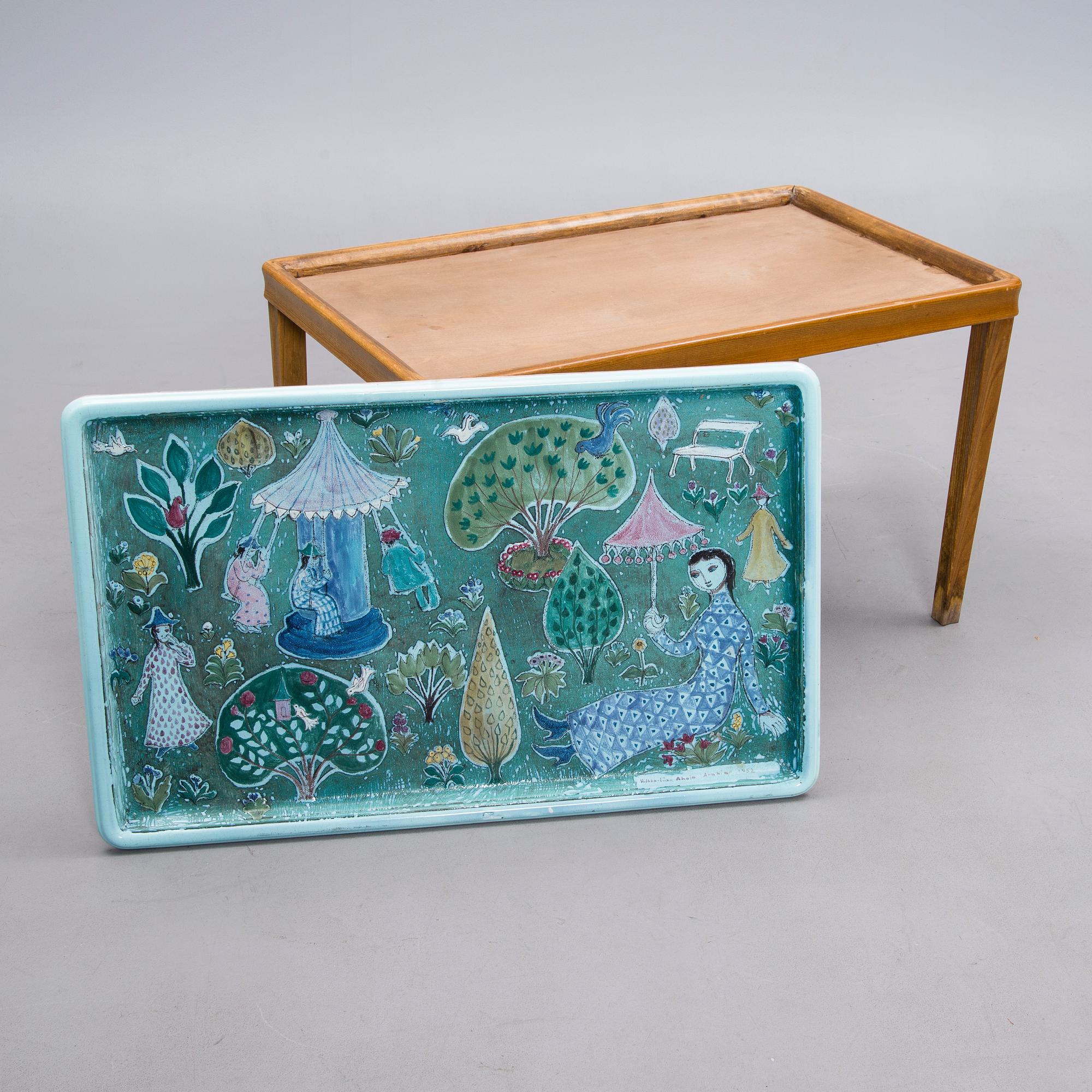 BRICKBORD / BORD, keramikskiva signerad Hilkka-Liisa Ahola, Arabia 1952.