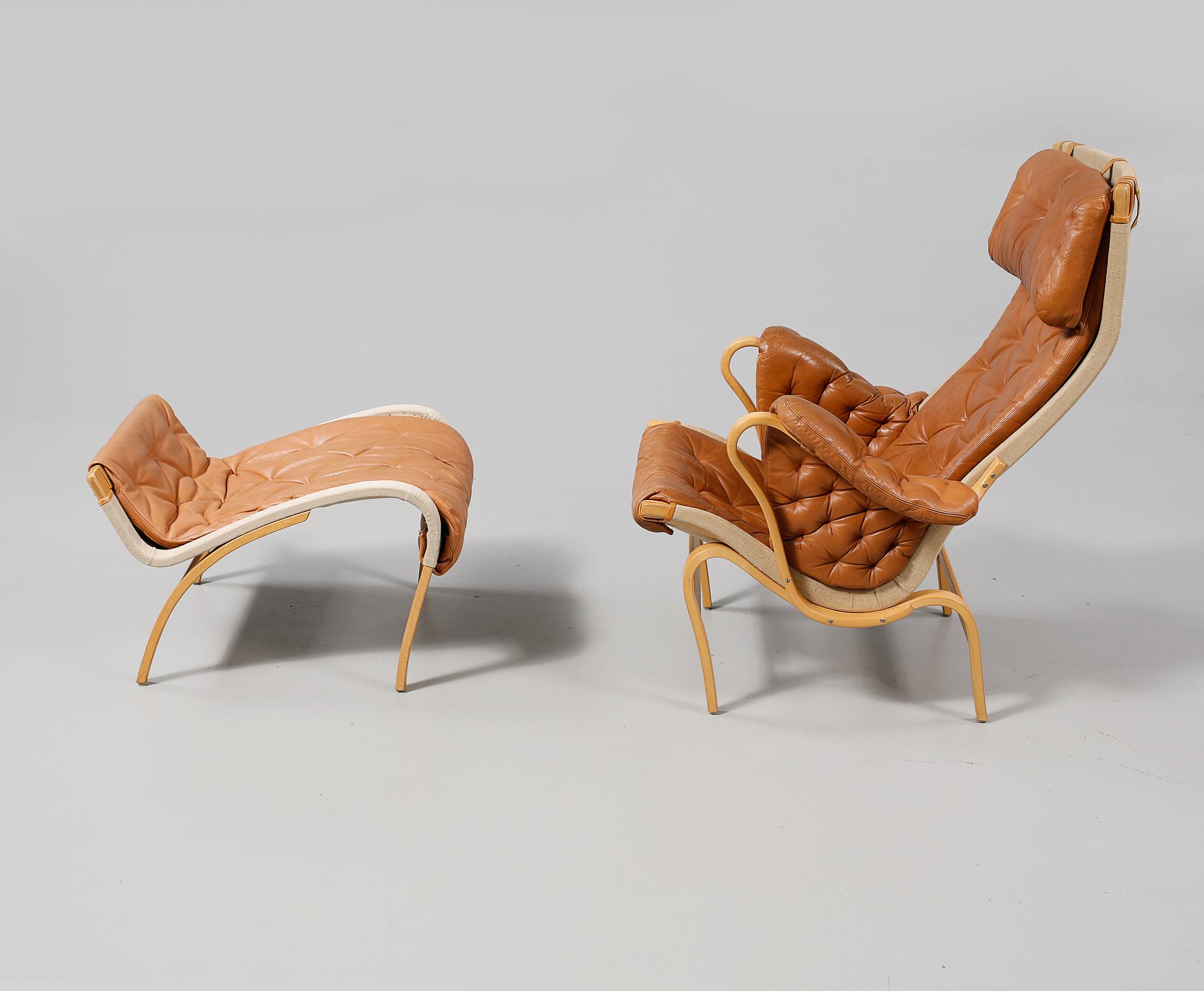 FÅTÖLJ samt FOTPALL, "Pernilla", Bruno Mathsson, Dux, 1900-talets andra hälft.