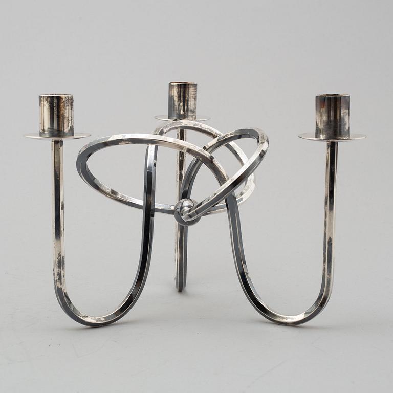 JOSEF FRANK, kandellaber, "Vänskapsknuten", försilvrad mässing. 2000-tal.