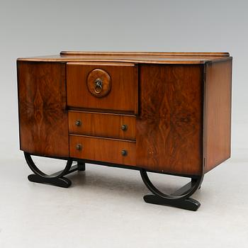 SIDEBOARD, England, 1900-talets mitt.