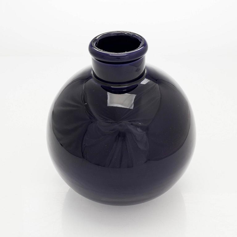 Inkeri Leivo, Konstkeramik, "Blue Velvet" osignerad.