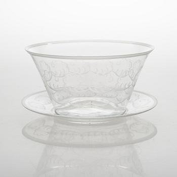 Simon Gate, an engraved glass bowl on a plate, 'Molnet' (The Cloud), signed of.G.100.25.S.