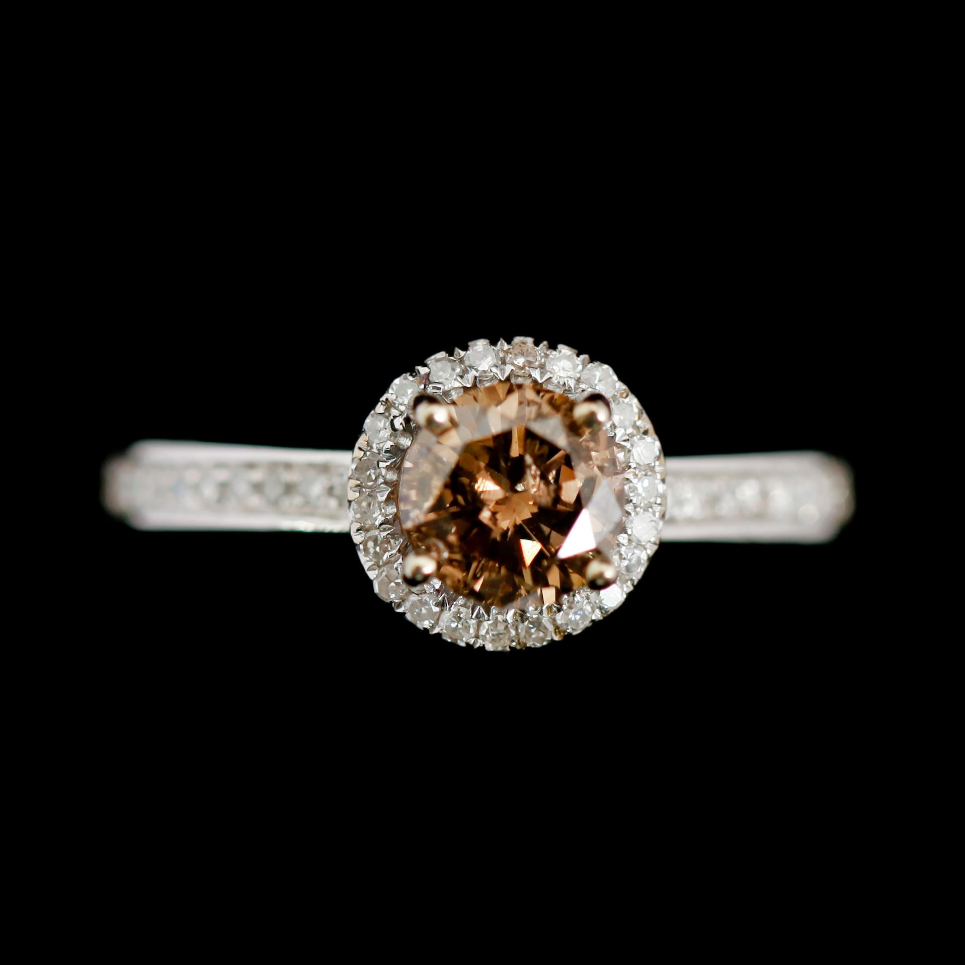 RING, 14 k vitguld, briljantslipade diamanter tot ca 1.00 ct.