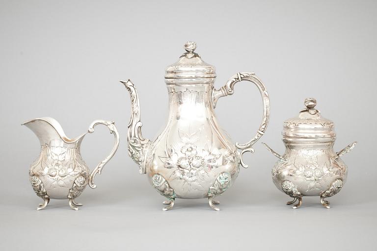 TESERVIS, silver, 3 delar. Rokoko-stil, svenska importstämplar, trol Tyskland.  1900-tal. Tot vikt ca 1500 g.