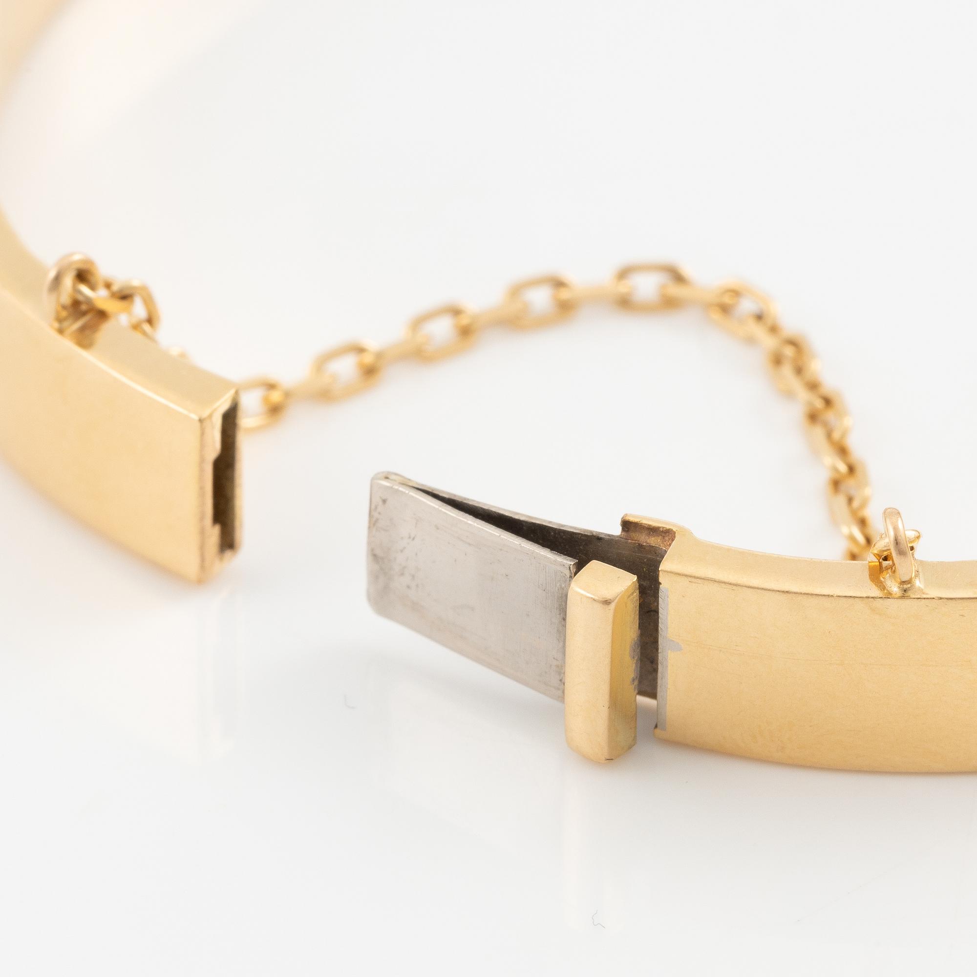 Bracelet, Sebastian Schildt, with a charm in the form of faces, probably Olle Ohlsson, 18K gold.