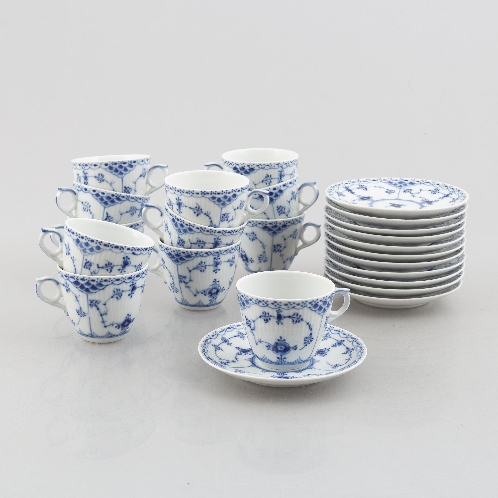 Kaffekoppar med fat, 12 stycken, porslin, "Musselmalet halvblond" modell 719, 1959.