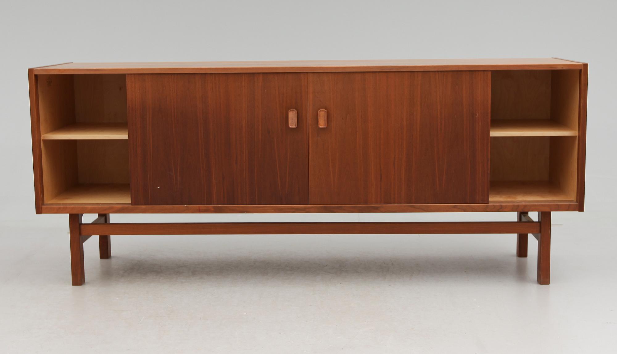 SIDEBOARD, Troeds, 1900-talets andra hälft.