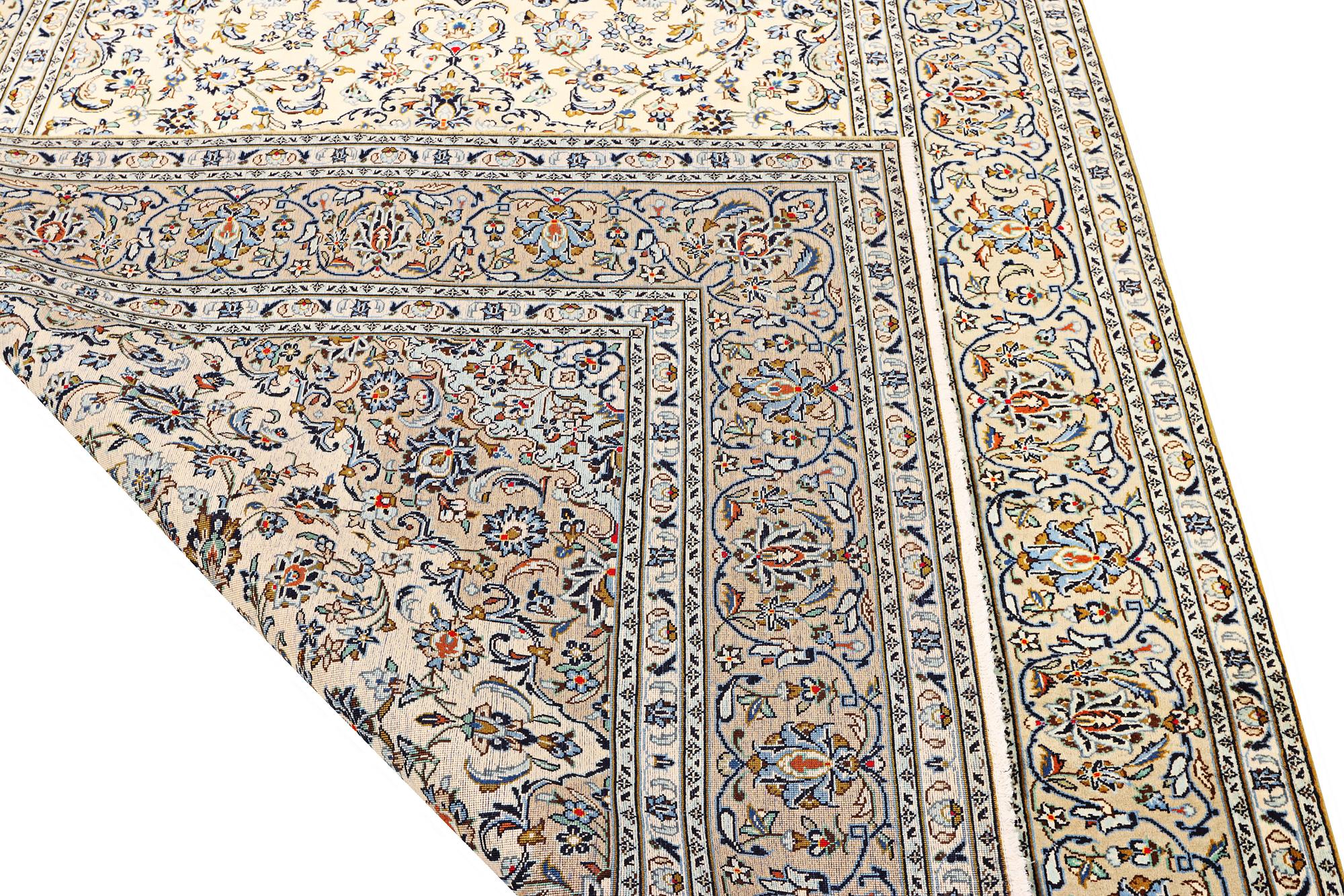 A Kashan carpet, a. 297 x 200 cm.