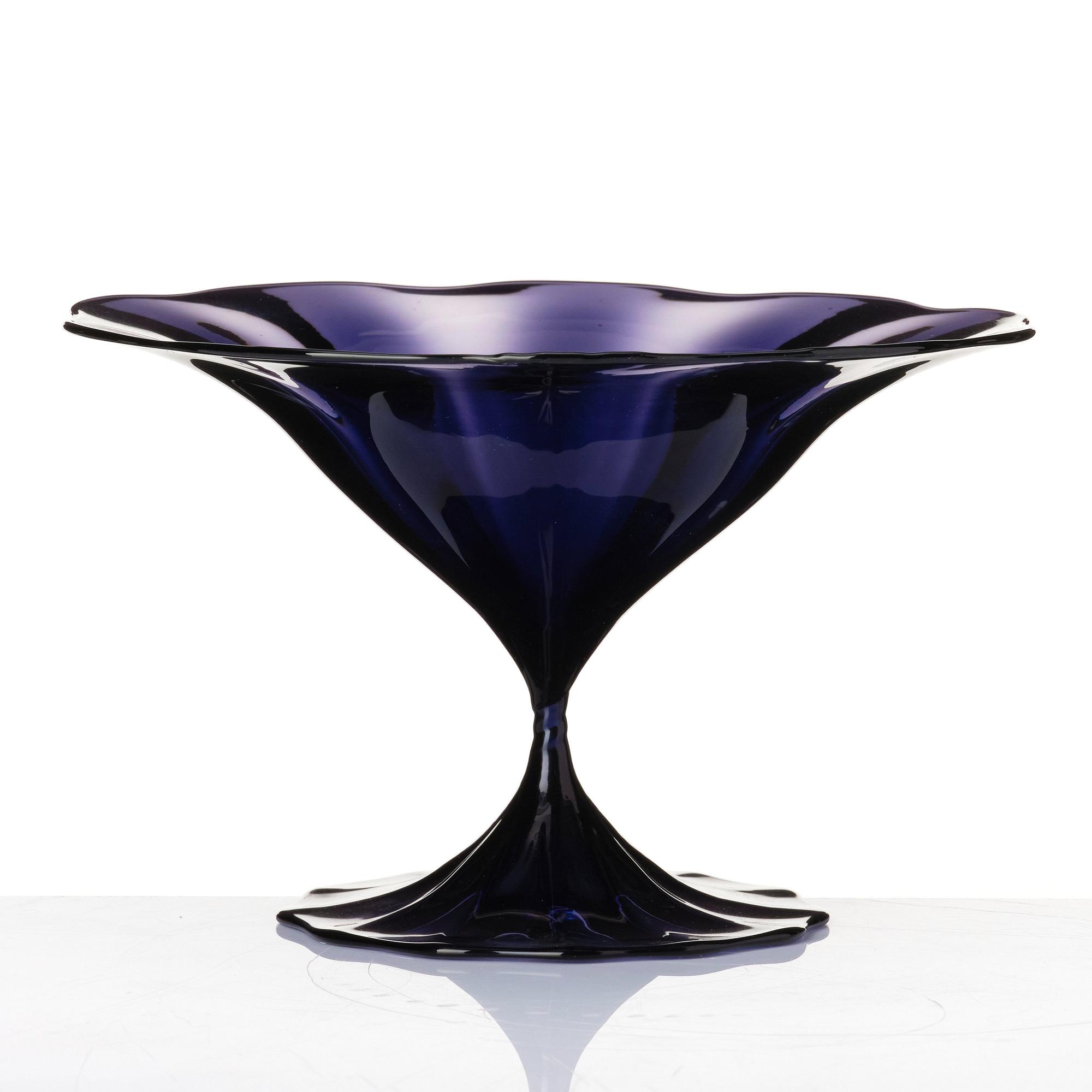 Simon Gate, a purple glass bowl 'Slottsglas', Orrefors Sweden 1920s.