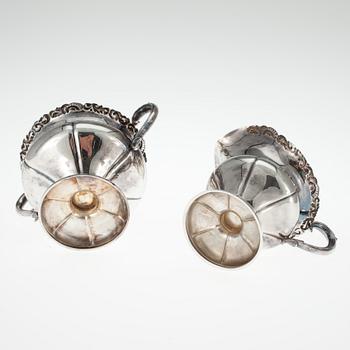 GRÄDDSNÄCKA och SOCKERSKÅL, silver, Kultakeskus, Tavastehus 1968. Tot. vikt ca 241 g.