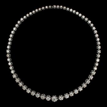 1212. A brilliant cut diamond necklace, tot. app. 8 cts.