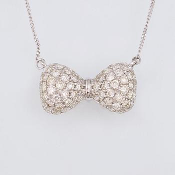 COLLIER, 18K vitguld med briljantslipade diamanter ca 0.60 ct. Vikt 1,8 gram.