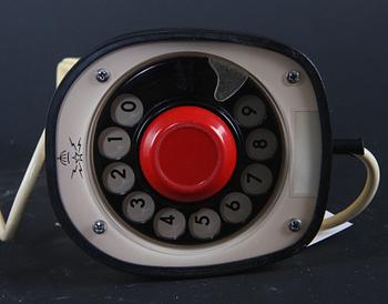 TELEFON. "Ericofonen", s.k. Kobra. Formgiven av Blomberg, Lysell och Thames. 1953-1954.