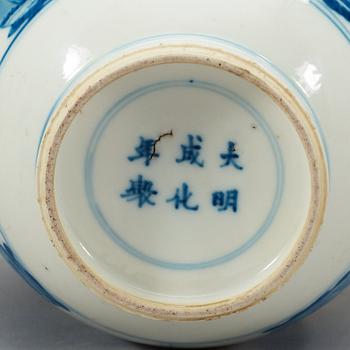 TEKRUKA, porslin. Qing dynastin, Kangxi (1662-1722), med Chenghuas märke.