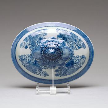 A blue and white Fitz-Hugh tureen with cover, Qing dynasty, about 1800.