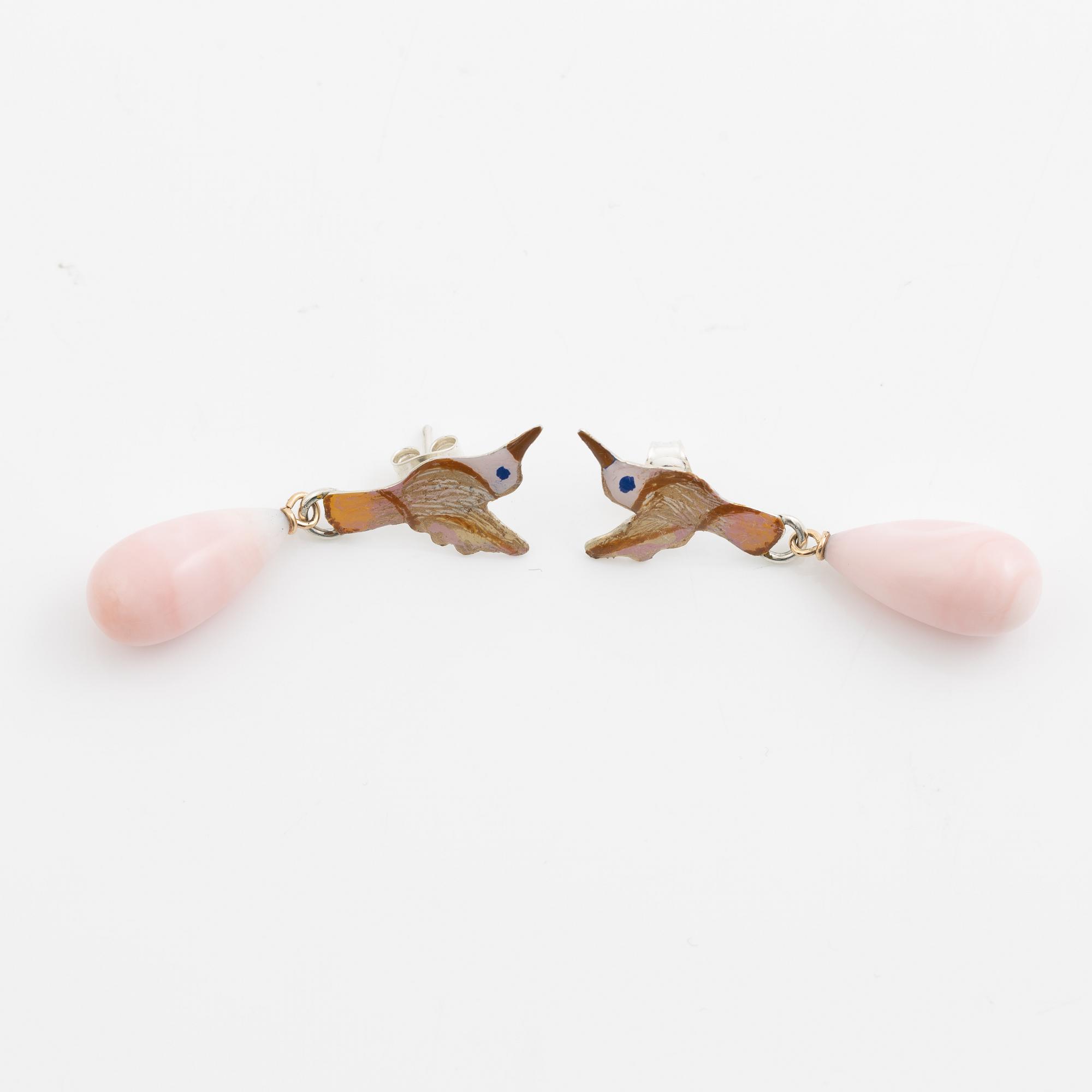 Earrings, Mandelstam, in the form of a hummingbird, silver and 18K gold, enamel and pink opals.
