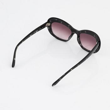 Oliver Goldsmith, solglasögon.