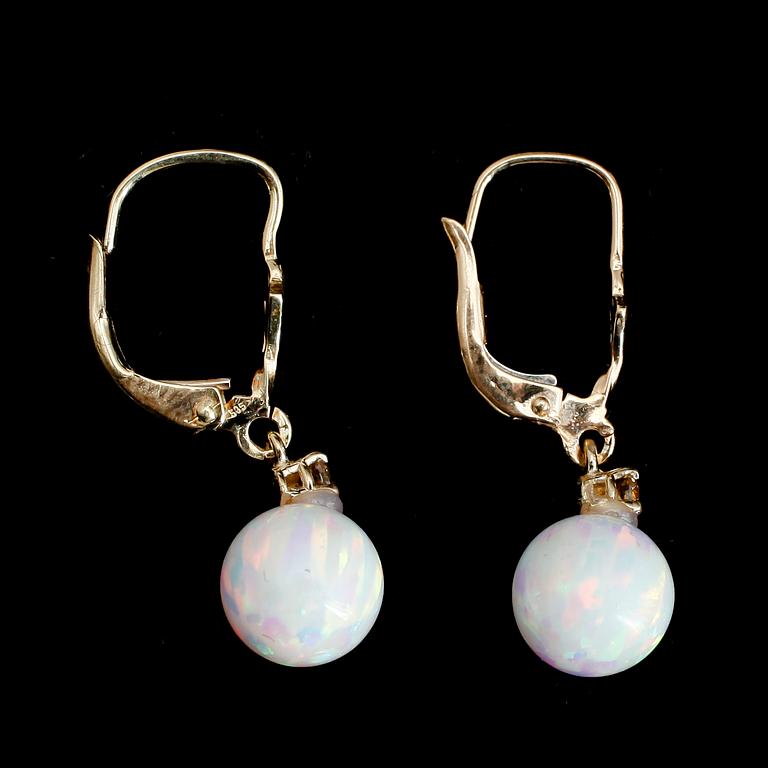 ÖRHÄNGEN, 1 par, 14 k guld, med opal.