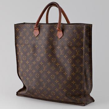 123. A Louis Vuitton open bag, "Sac plat".