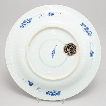 Fat, porslin. Qingdynastin, Kangxi (1662-1722).